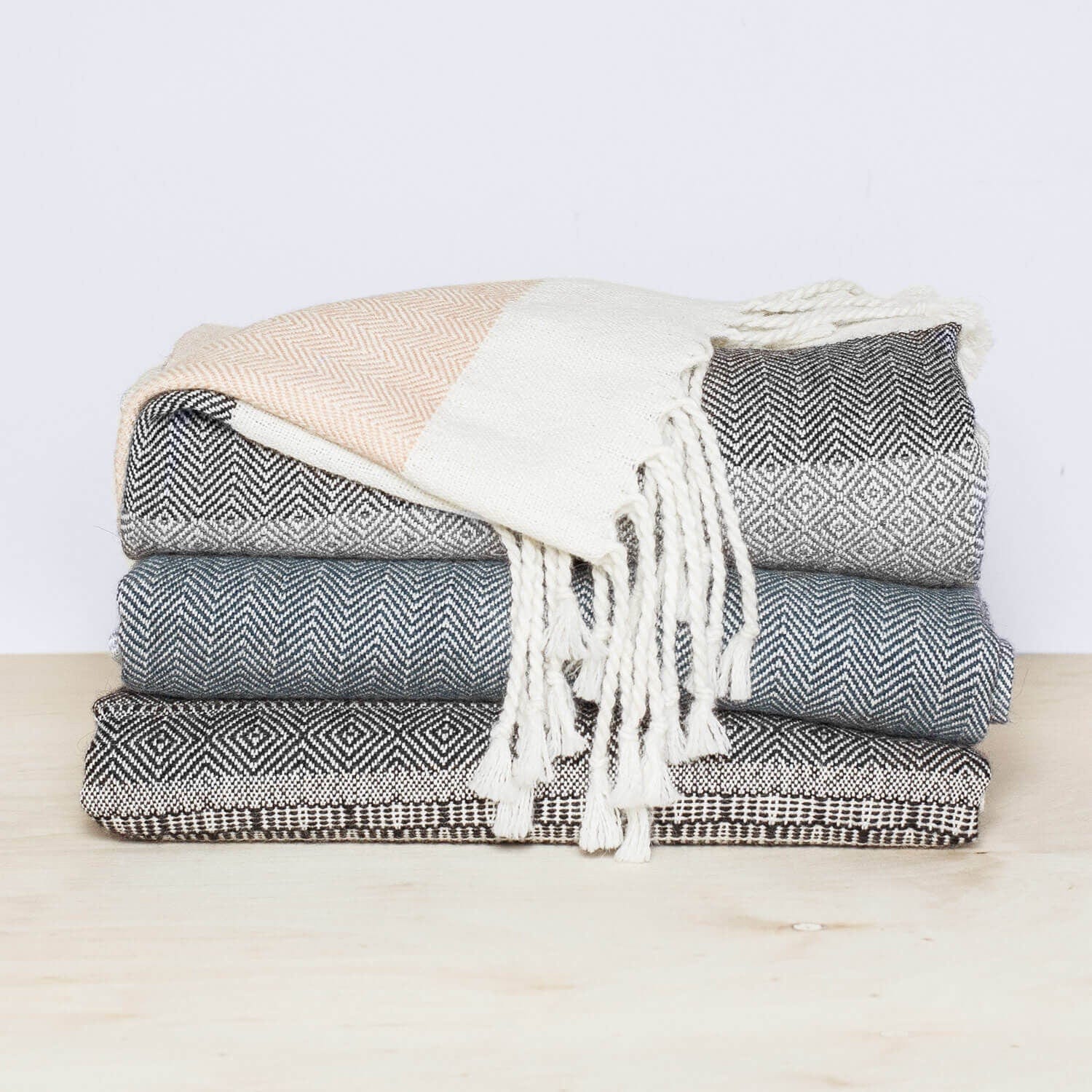 Cascada Alpaca Throw - Image 11