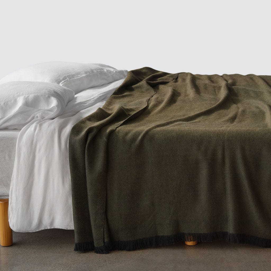 La Calle Alpaca Bed Blanket - Image 6