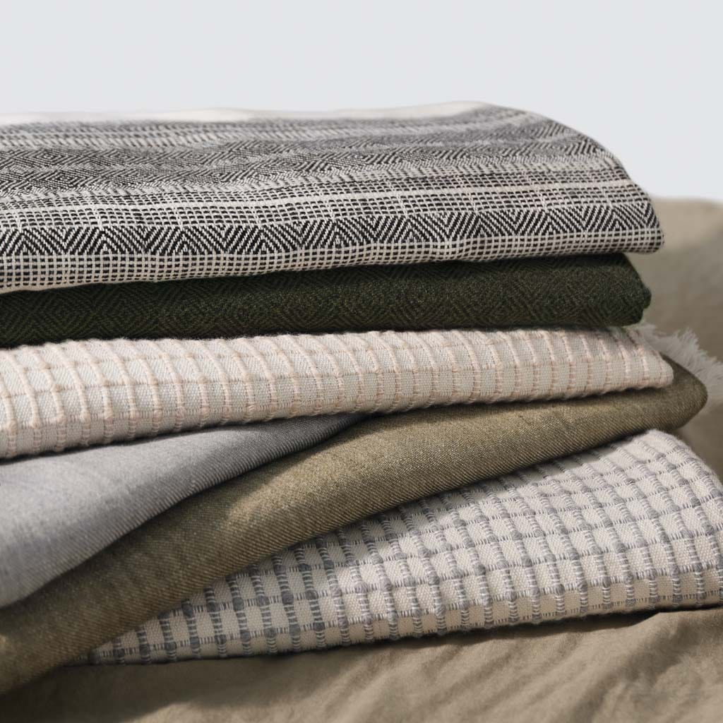 La Calle Alpaca Bed Blanket - Image 9