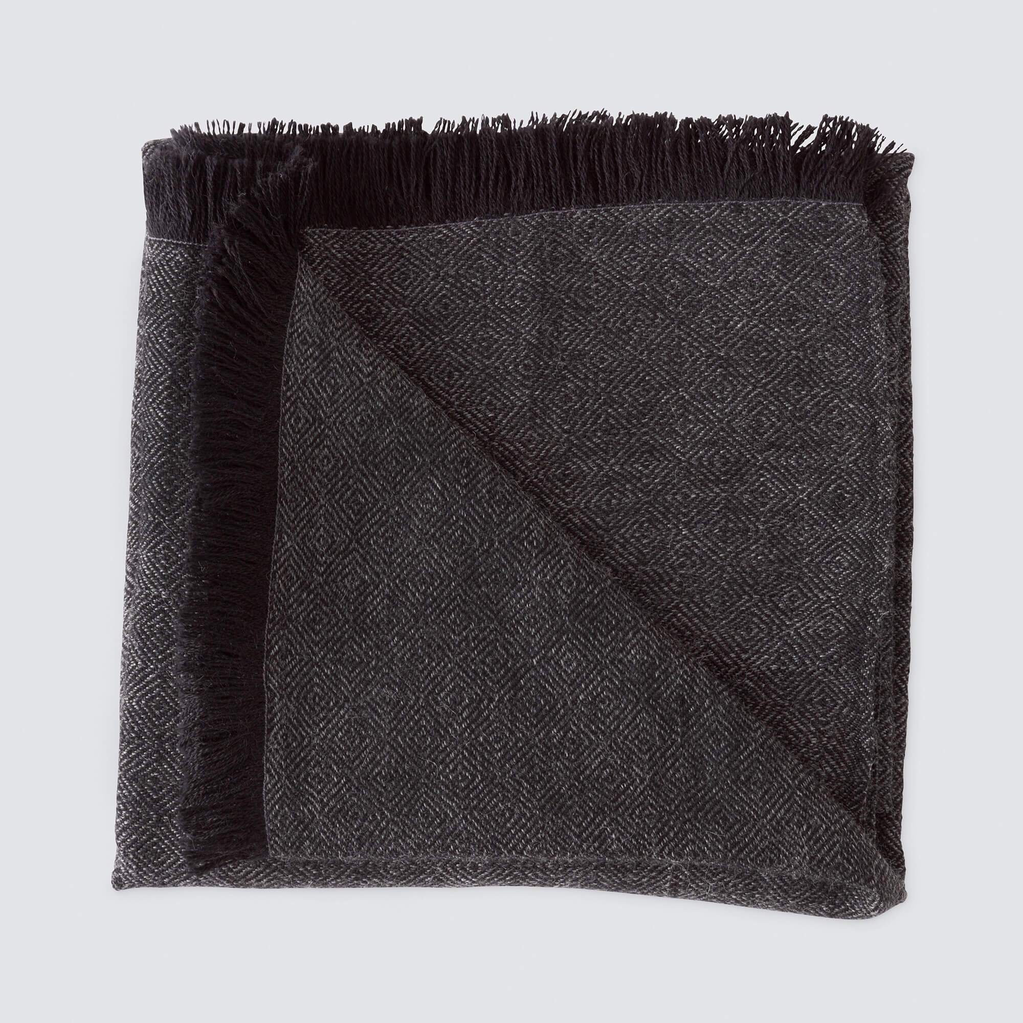 La Calle Alpaca Throw - Image 17