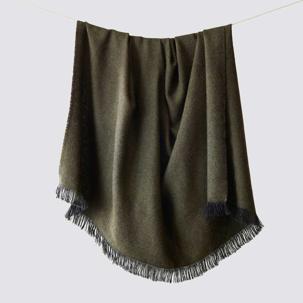 La Calle Alpaca Throw - Image 25