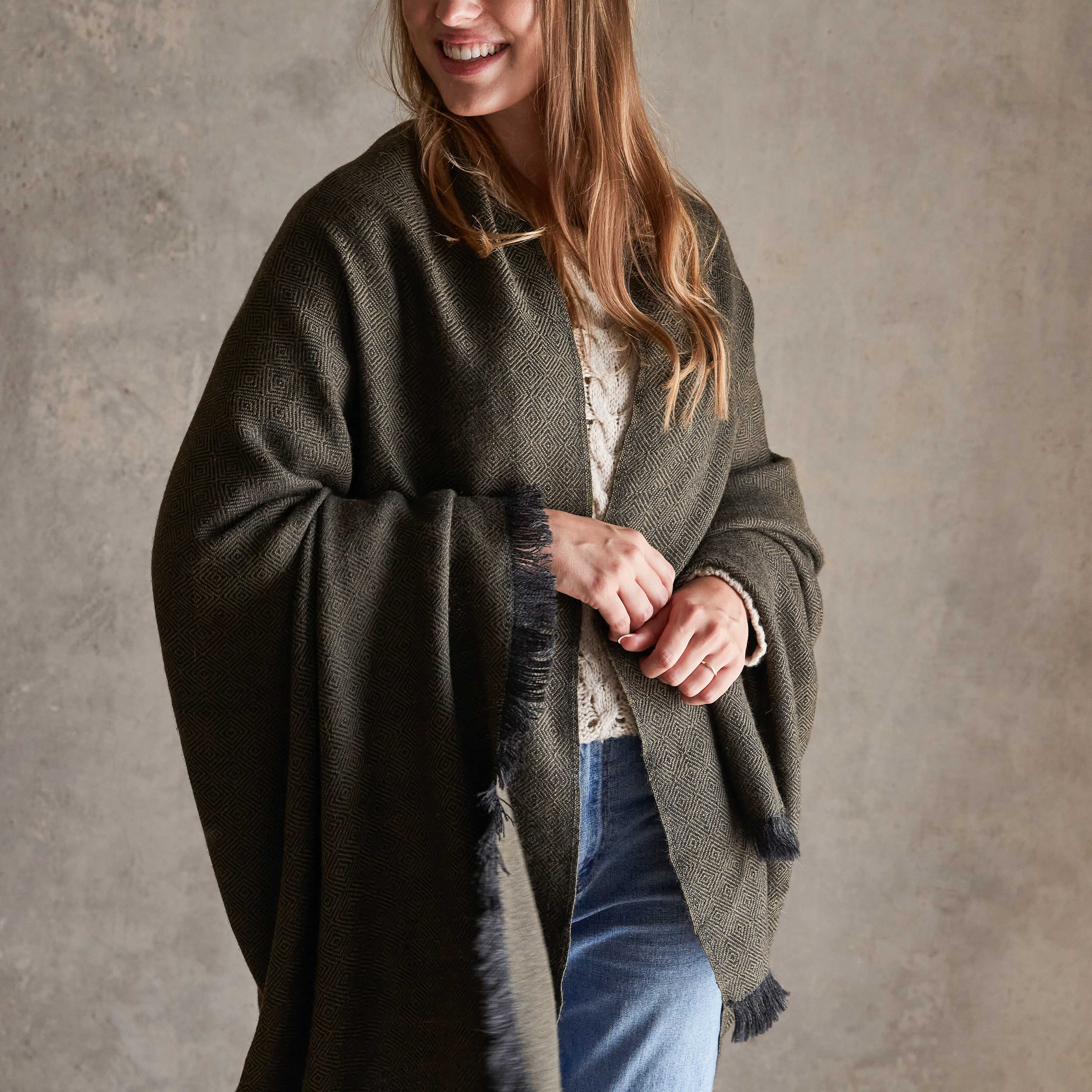 La Calle Alpaca Throw - Image 27
