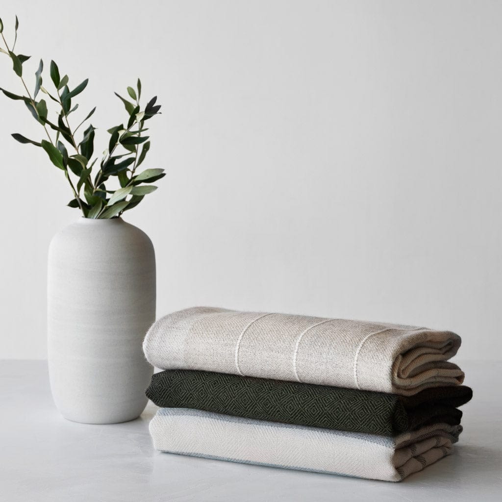 La Calle Alpaca Throw - Image 35