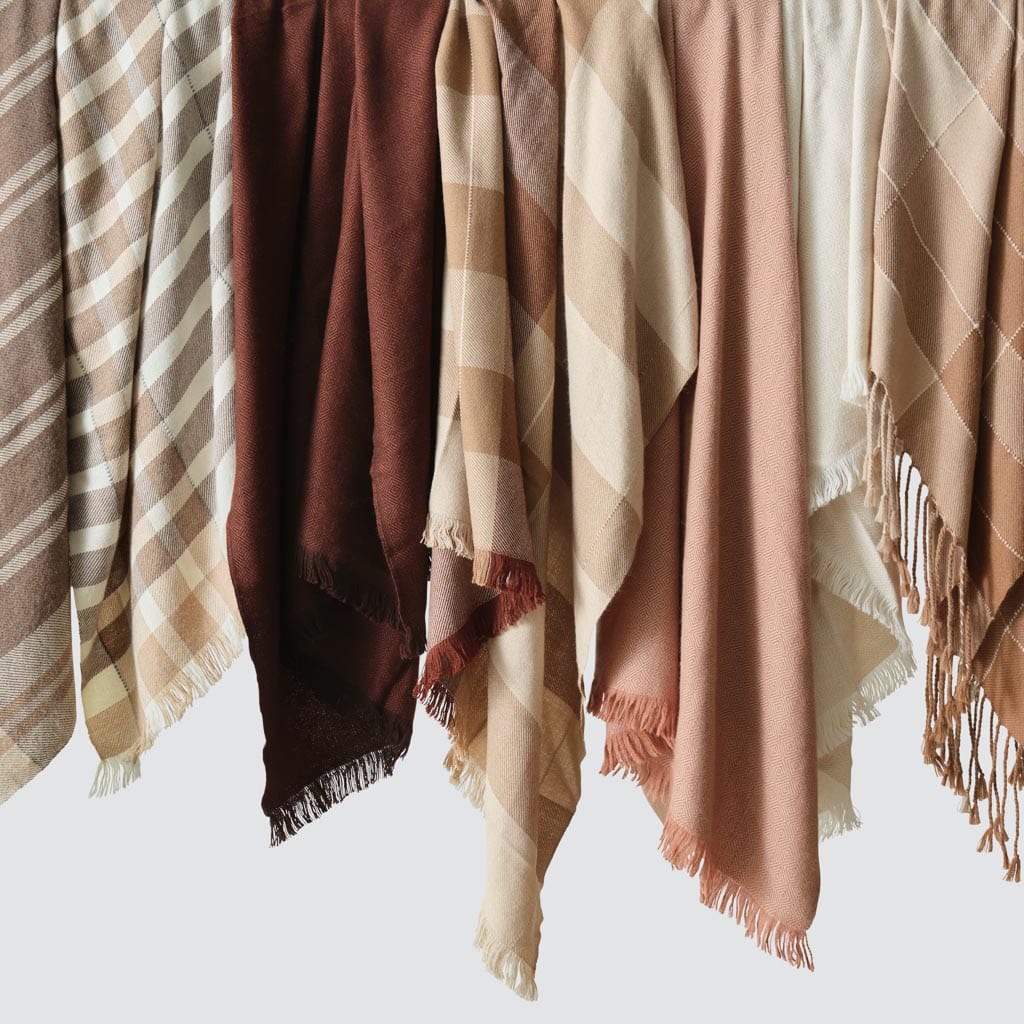La Calle Alpaca Throw - Image 42