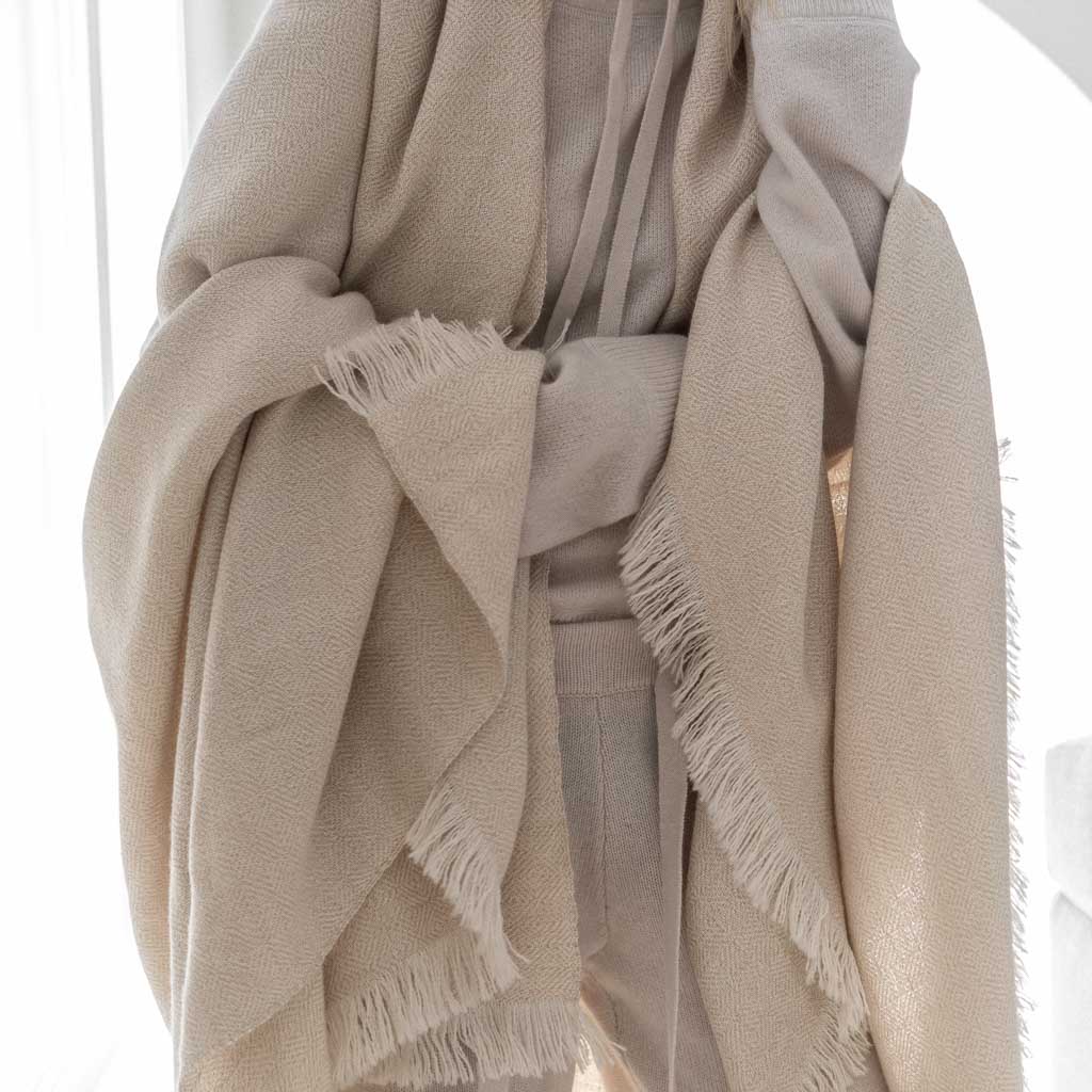 La Calle Alpaca Throw - Image 9